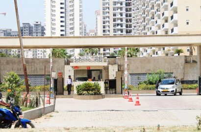 4 Bhk + servant apartment available for sale in Nirala Aspire  in Sector-16 Noida Extension
