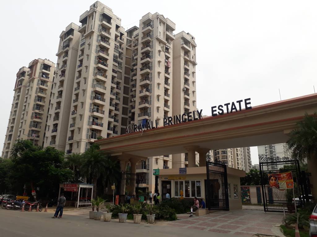 3 bhk + Study  Apartment available for sale in Amrapali Princely Estate in Sector-76 Noida
