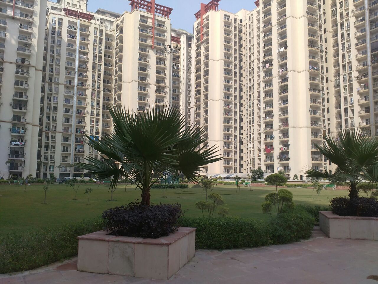 2 bhk+ Study apartment available for sale in Antriksh Golf View 1 in Sector-78 Noida