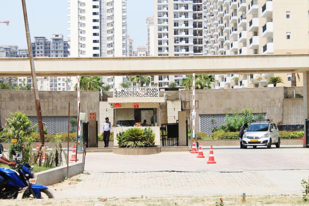 4 Bhk + servant apartment available for sale in Nirala Aspire  in Sector-16 Noida Extension