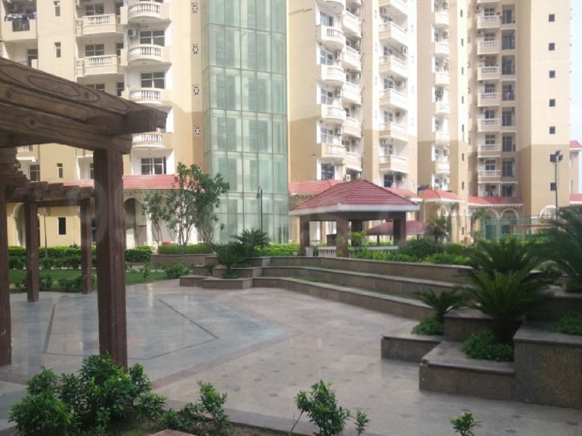 Amrapali Sapphire Apartments, Sector 45 Noida