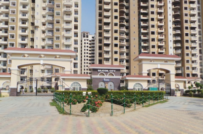 4 bhk + servant Apartment available for sale in Amrapali Siliconcity