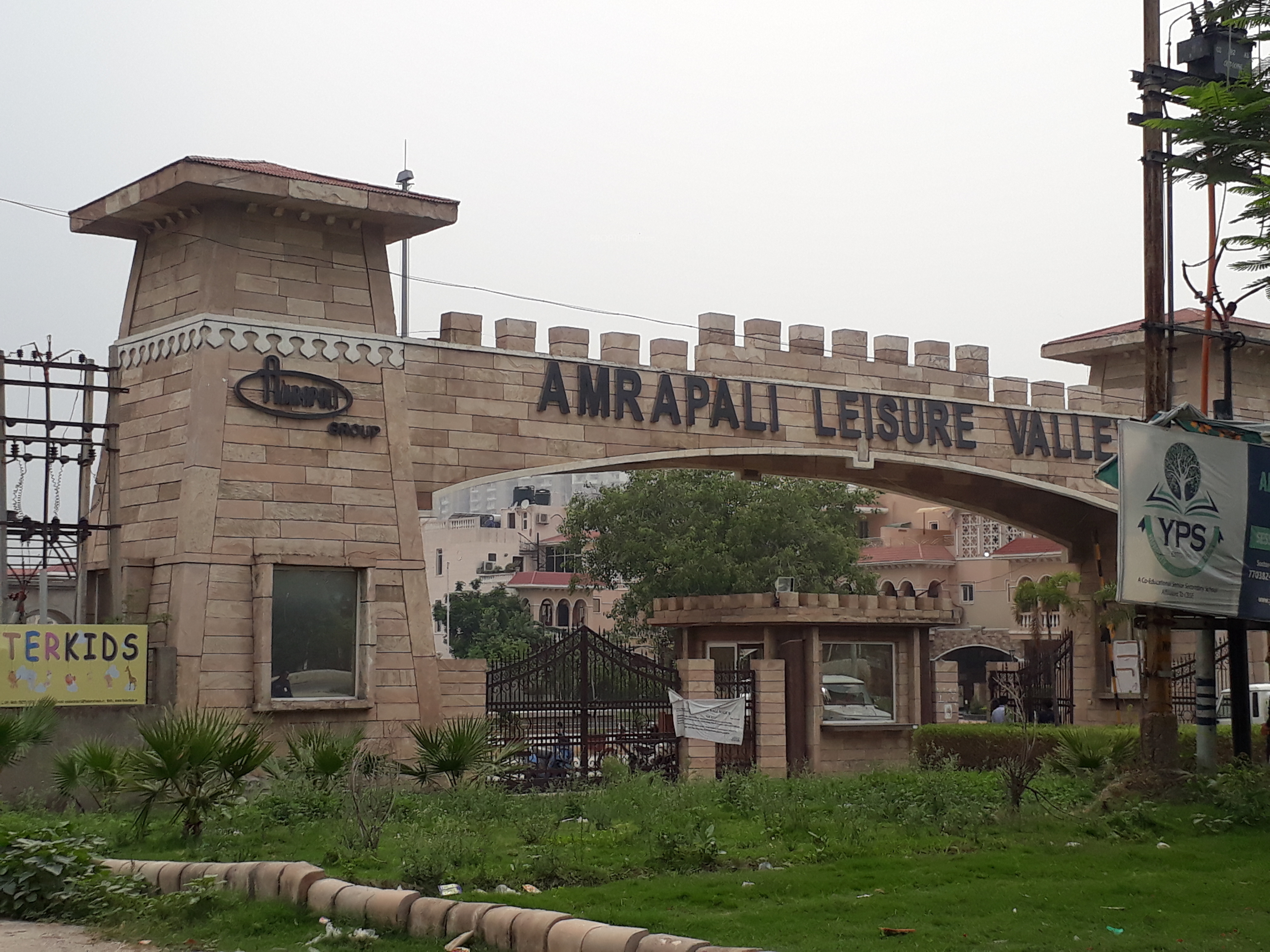 3 bhk + Servant  Independent House Available for Rent in Amrapali Leisure Valley Villa